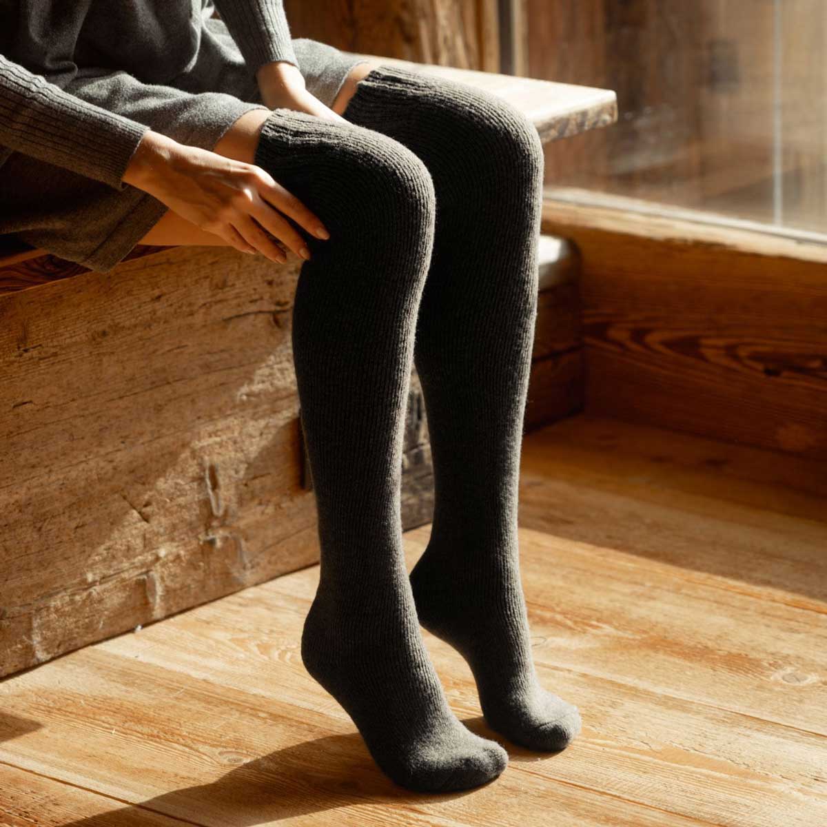 Charcoal Overknee-Socken (2 Paar) - Image 5